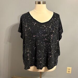 torrid size 5 Black Short Sleeve Tee with Pink & Purple Speckle Print